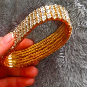 I am selling this bracelet